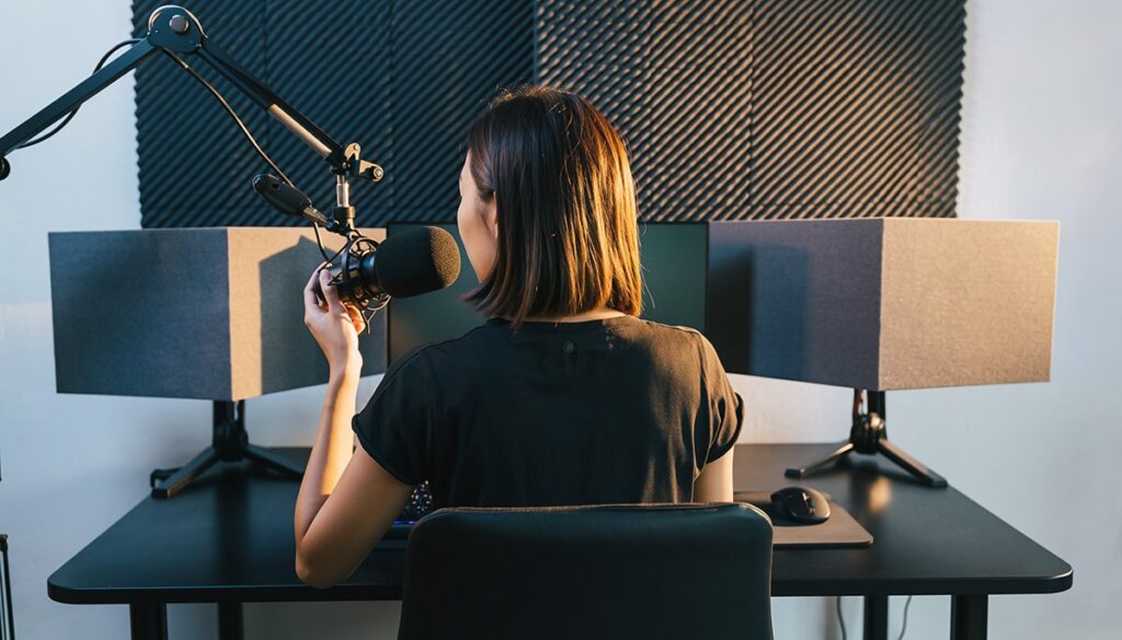 口元で音を止める！防音パーテーションやマイクカバーの効果