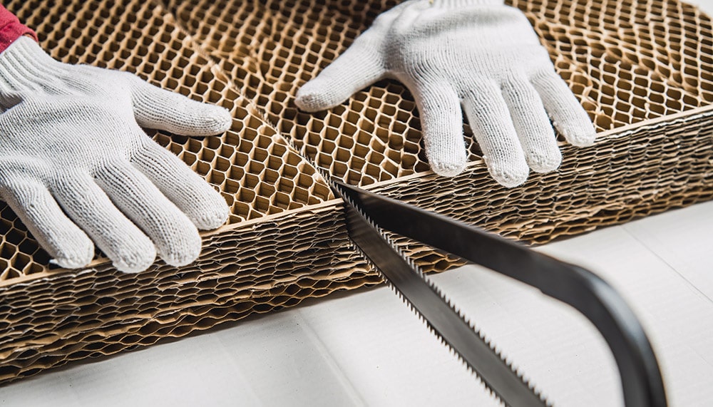 だんぼっちの捨て方は?カッターで解体して「可燃ごみ/資源ごみ」に出す手順